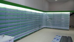 Gôndola lateral com testeira e iluminação