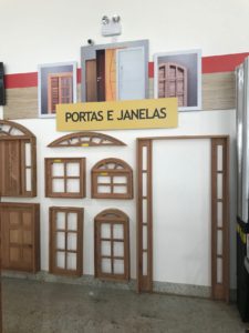 Expositor de Portas e Janelas